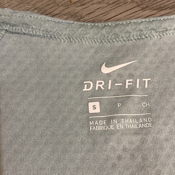 Nike tshirt - Picture 3 of 4